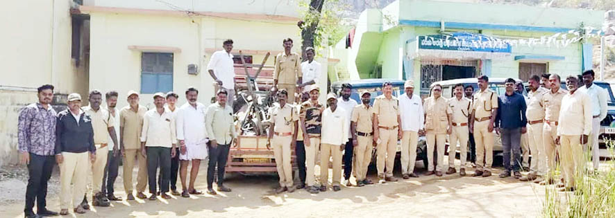 ಅನಧಿಕೃತ ಸಾ-ಮಿಲ್‌ಗಳ ಮೇಲೆ ಅರಣ್ಯ ಅಧಿಕಾರಿಗಳ ದಾಳಿ