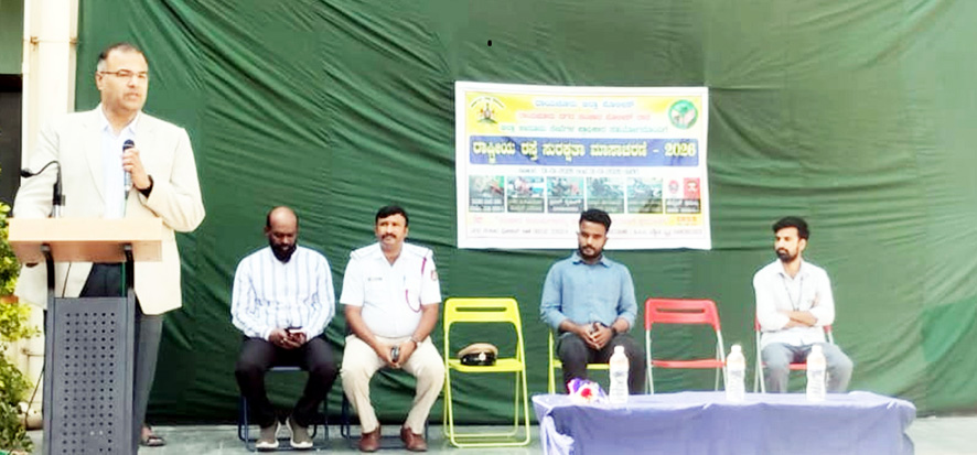 ರಸ್ತೆ ಸುರಕ್ಷತಾ ಸಪ್ತಾಹ ಮಾಸಾಚರಣೆ ರಸ್ತೆ ಸುರಕ್ಷತೆಯ ನಿಯಮ ಭೀತಿಯಿಂದಲ್ಲ, ಜವಾಬ್ದಾರಿಯಿಂದ ಪಾಲಿಸಿ - ನ್ಯಾ.ಸಾತ್ವಿಕ್