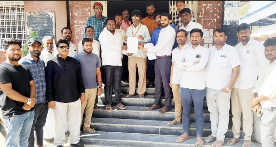 ಸಮಾಜದ ಅಂಕು-ಡೊಂಕು ತಿದ್ದುವ ಕೆಲಸ ಪತ್ರಕರ್ತರಿಂದ ಮಾತ್ರ ಸಾಧ್ಯ : ಎಂಎಲ್‌ಸಿ ಬಯ್ಯಾಪೂರ