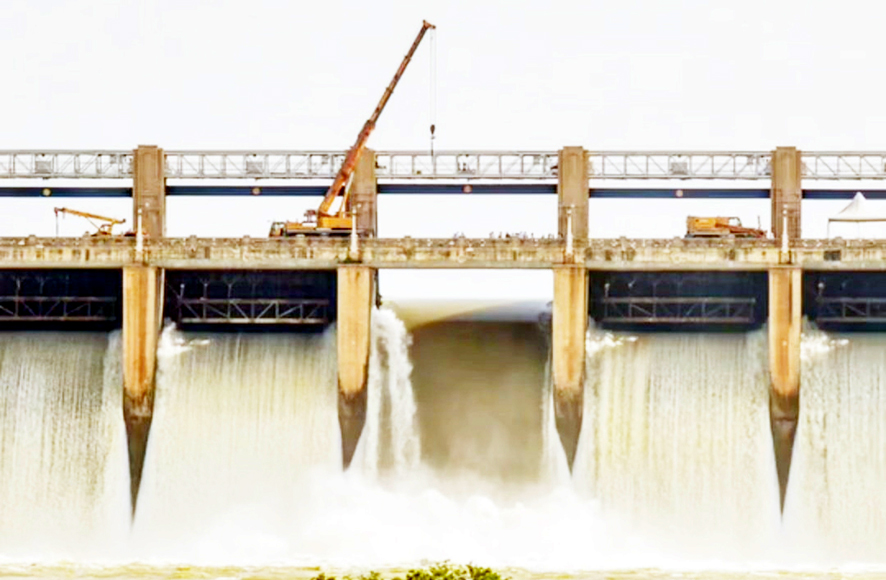 ತುಂಗಭದ್ರಾ ಗೇಟ್ ಅಳವಡಿಕೆ, ಅನುದಾನದ ರಾಜಕೀಯ ಮೇಲಾಟ