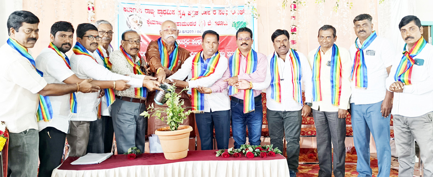ಪ್ಯಾಕ್‌ಸ್‌ ನೌಕರರ ಕಲ್ಬುರ್ಗಿ ಪ್ರಾಾಂತ್ಯದ ಸಂಘಟನಾ ಸಭೆ, ಜಿಲ್ಲಾ ಪದಾಧಿಕಾರಿಗಳ ಪದಗ್ರಹಣ ಕಾರ್ಯಕ್ರಮ ಸಂಘಟನೆಯಿಂದ ಸೌಲಭ್ಯ ಪಡೆದುಕೊಳ್ಳಲು ಸಾಧ್ಯ - ಡಿ.ಎಸ್.ಬಡಗಿಗೌಡರ್