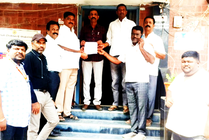 ಒಳ ಮೀಸಲಾತಿ ಸರ್ವೆ ಮಾಡಿದ ಗಣತಿದಾರರ ಮನವಿ ಗಳಿಕೆ ರಜೆಯ ಹಾಜರಾತಿ ಪ್ರಮಾಣ ಪತ್ರ ನೀಡಲು ನೌಕರರ ಸಂಘ ಒತ್ತಾಯ
