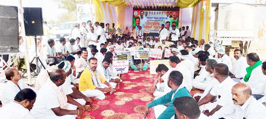 ಬ್ಲಾಕ್ ಕಾಂಗ್ರೆಸ್‌ನಿಂದ ಮನರೇಗಾ ಬಚಾವ್ ಪ್ರತಿಭಟನೆ ಕೇಂದ್ರದಿಂದ ಗಾಂಧಿ ಹೆಸರು ಅಳಿಸುವ ಹುನ್ನಾರ: ಸಿದ್ದನಗೌಡ ತುರುವಿಹಾಳ