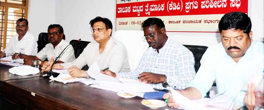 ಕೆಡಿಪಿ ಸಭೆ ಕನ್ನಡ ಕಲಿಕೆ ಕುರಿತು ಸುದ್ದಿಮೂಲ ವಿಶೇಷ ವರದಿ ಪ್ರಸ್ತಾಪ ಸರಿಯಾಗಿ ಕರ್ತವ್ಯ ನಿರ್ವಹಿಸುವಂತೆ ಅಧಿಕಾರಿಗಳಿಗೆ ಸೂಚನೆ