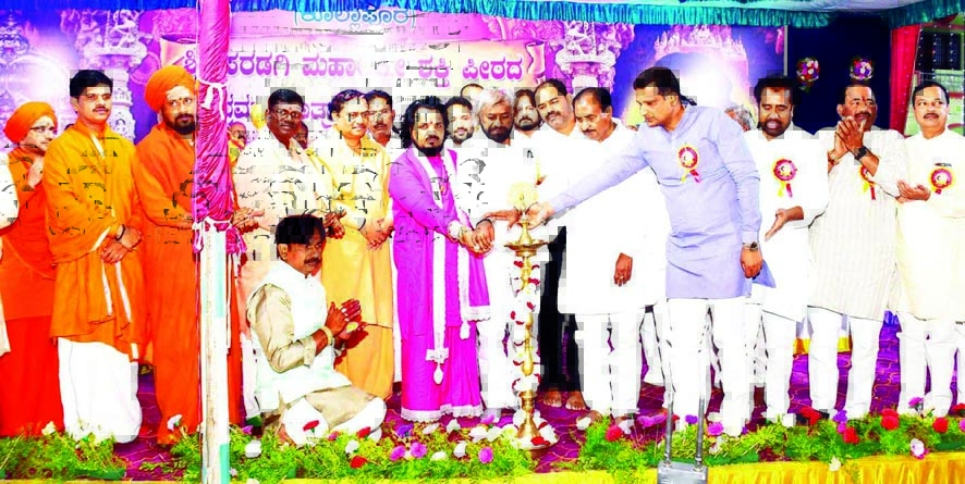 ಮಹಾಲಕ್ಷಿ ್ಮೀ ಶಕ್ತಿ ಪೀಠದ 39ನೇ ಜಾತ್ರಾ ಮಹೋತ್ಸವ ಅದ್ದೂರಿಯಾಗಿ ಜರುಗಿದ ಭವ್ಯ ರಥೋತ್ಸವ