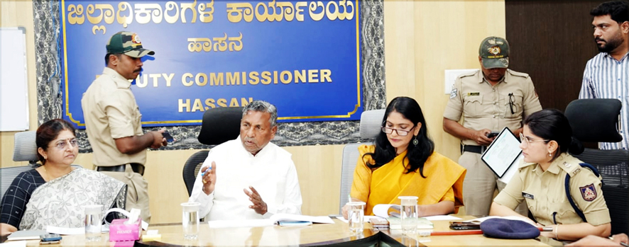 ಅಧಿಕಾರಿಗಳಿಗೆ ಸೂಚನೆ ನೀಡಿದ ಆಹಾರ ಸಚಿವ ಕೆ.ಎಚ್. ಮುನಿಯಪ್ಪ ಮಕ್ಕಳು ಐಟಿ ರಿಟರ್ನ್ ಸಲ್ಲಿಸುತ್ತಿದ್ದರೂ ಪೋಷಕರಿಗೆ ಬಿಪಿಎಲ್ ಕಾರ್ಡ್