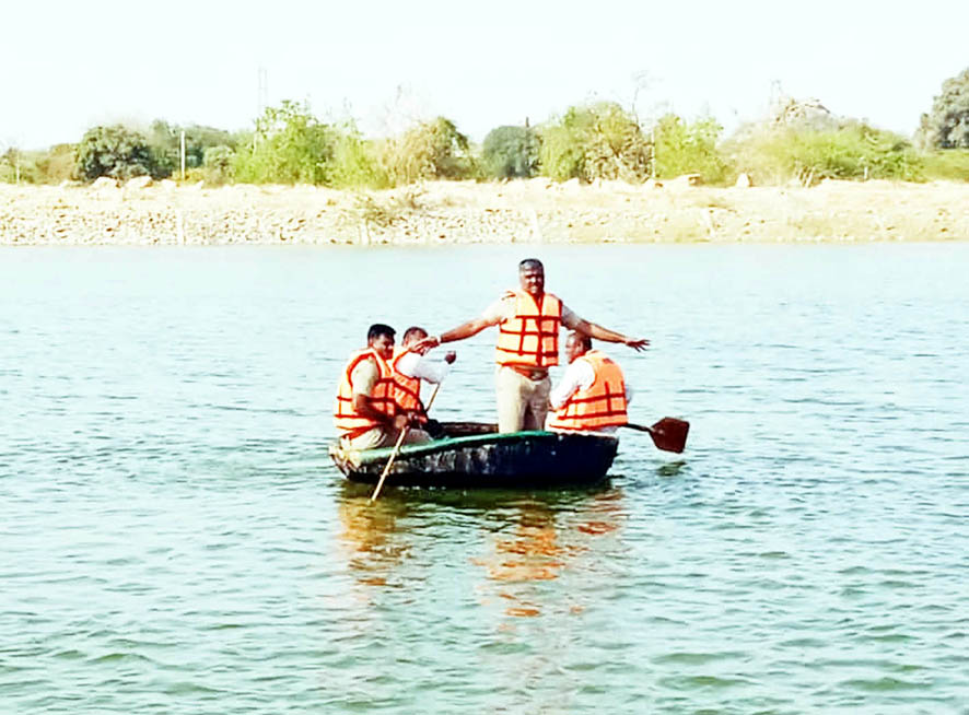 ಖೈರವಾಡಗಿ : ಈಜಲು ಹೋದ ಯುವಕ ನೀರುಪಾಲು : ಮುಂದುವರಿದ ಶೋಧ ಕಾರ್ಯ