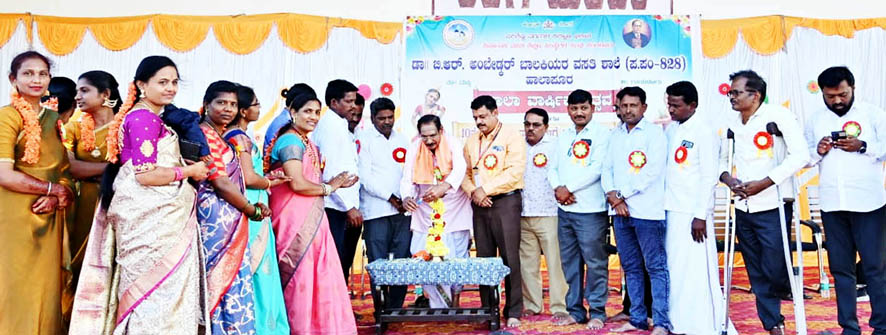 ‘ಮೊಬೈಲ್ ಬಿಟ್ಟು ಅಭ್ಯಾಸದ ಕಡೆ ಗಮನವಿರಲಿ’