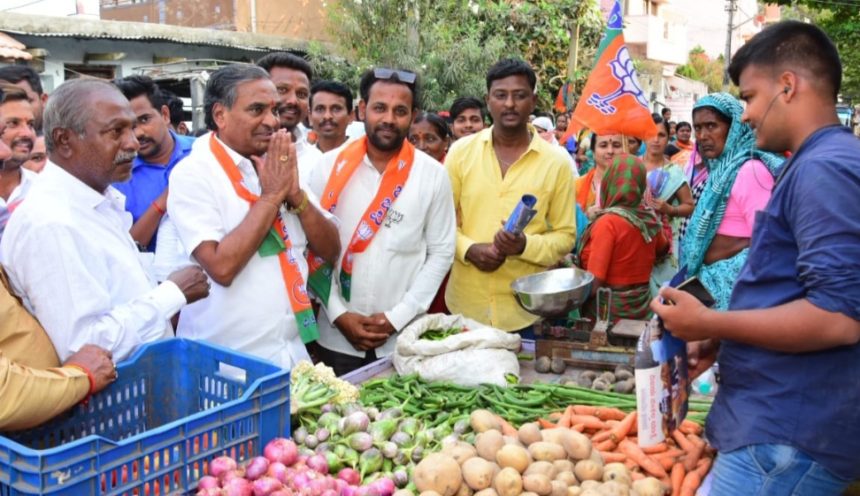 ಗಂಗಾವತಿ ನಗರದಲ್ಲಿ ಶಾಸಕ ಪರಣ್ಣರಿಂದ ಅಬ್ಬರದ ಪ್ರಚಾರ