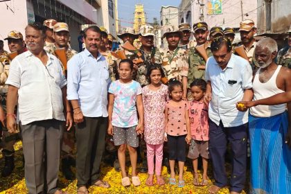 ಜಾಲಹಳ್ಳಿ  ಸೈನಿಕರಿಗೆ ಹೆರುಂಡಿ ಕುಟುಂಬ ಉದ್ಯಮಿಗಳಿಂದ ಪುಷ್ಪ ನಮನ