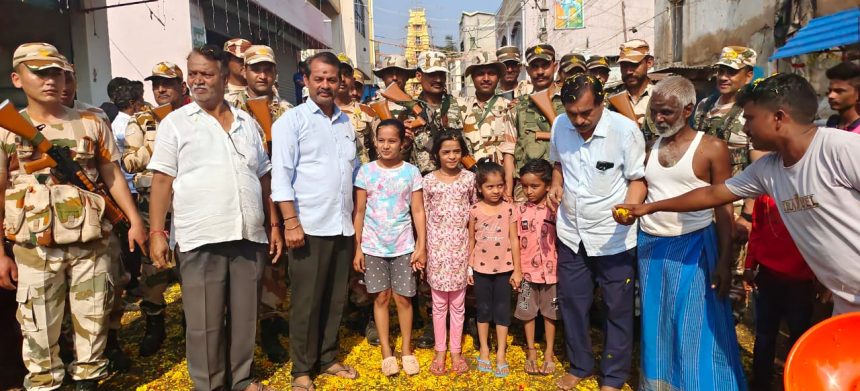 ಜಾಲಹಳ್ಳಿ  ಸೈನಿಕರಿಗೆ ಹೆರುಂಡಿ ಕುಟುಂಬ ಉದ್ಯಮಿಗಳಿಂದ ಪುಷ್ಪ ನಮನ