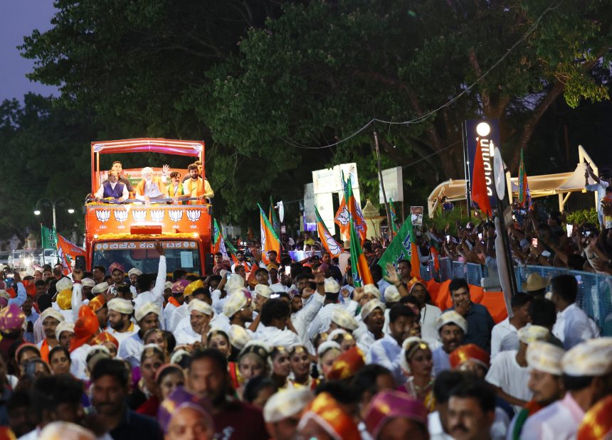 ಜನವೋ ಜನ… ದಸರಾ ಮಾದರಿಯಲ್ಲಿ ಸ್ವಾಗತ  ರಾಜರ ನಾಡು ಮೈಸೂರಿನಲ್ಲಿ ಮೋದಿ ಭರ್ಜರಿ ರೋಡ್‌ ಶೋ