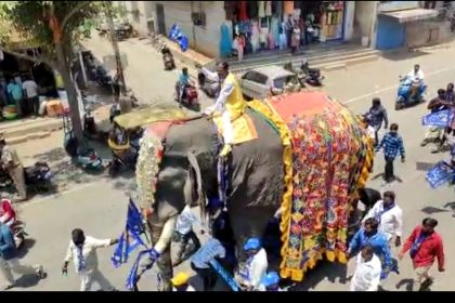 ಆನೆ ಮೇಲೆ ಬಂದು ನಾಮಪತ್ರ ಸಲ್ಲಿಸಿದ ಆನೇಕಲ್ ಅಭ್ಯರ್ಥಿ