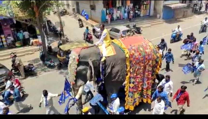 ಆನೆ ಮೇಲೆ ಬಂದು ನಾಮಪತ್ರ ಸಲ್ಲಿಸಿದ ಆನೇಕಲ್ ಅಭ್ಯರ್ಥಿ