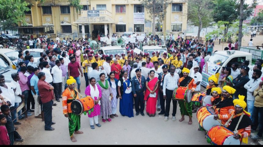 ಹೊಸಕೋಟೆ: ಮತದಾನ ಜಾಗೃತಿಗೆ ಪಂಜಿನ ಕವಾಯತು