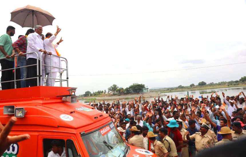 ಮೈಸೂರಿನಲ್ಲಿ ರೋಡ್ ಶೋ ನಡೆಸಿದ ಬೊಮ್ಮಾಯಿ