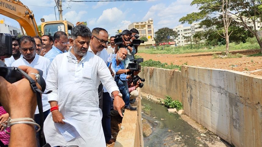 ಮಹದೇವಪುರ ವಲಯದಲ್ಲಿನ ರಾಜಕಾಲುವೆಯ ಸ್ಥಿತಿಗತಿ ಪರಿಶೀಲಿಸಿದ:ಉಪ ಮುಖ್ಯಮಂತ್ರಿ