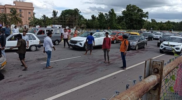 ಬೆಂಗಳೂರು-ಮೈಸೂರು ಹೆದ್ದಾರಿಯಲ್ಲಿ ಮತ್ತೊಂದು ಅವಘಡ; ಓರ್ವ ಸಾವು, ಮೂವರಿಗೆ ಗಾಯ