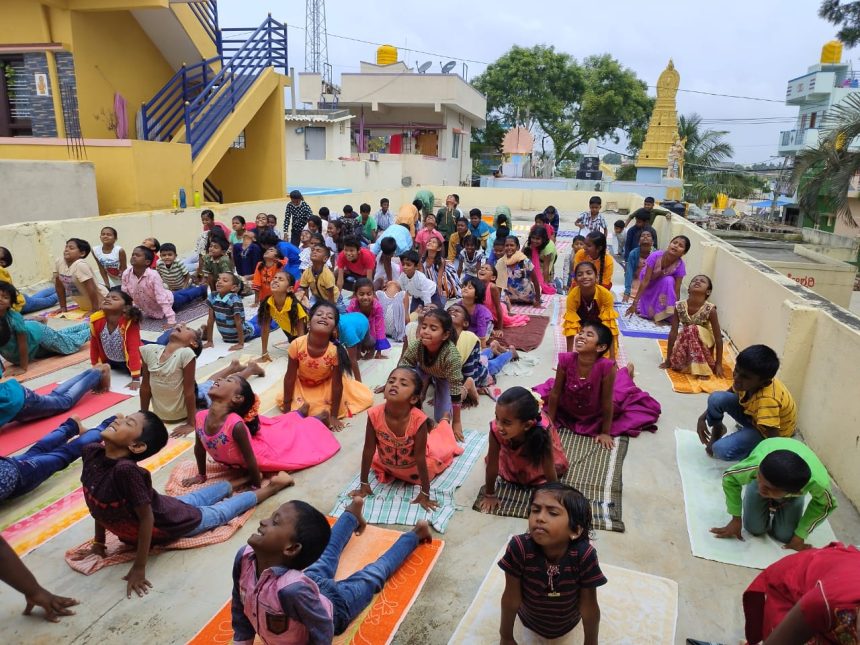 ಸಮಂದೂರು ಸರ್ಕಾರಿ ಶಾಲೆಯಲ್ಲಿ ಯೋಗ ದಿನ ಆಚರಣೆ