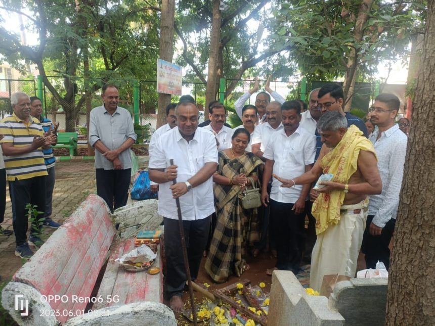 ಮೇಲ್ಚಾವಣೆ ನಿರ್ಮಾಣಕ್ಕೆ ಶಾಸಕ ಶ್ರೀವತ್ಸ ಗುದ್ದಲಿ ಪೂಜೆ