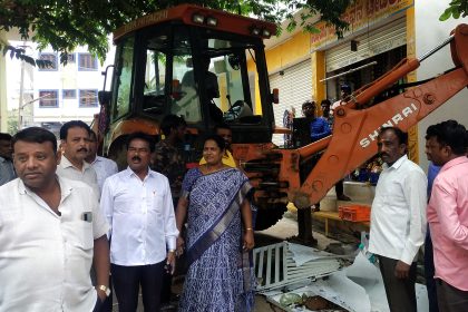 ಹೊಸಕೋಟೆಯಲ್ಲಿ ರಾಜಕಾಲುವೆ ಒತ್ತುವರಿ ತೆರವು ಕಾರ್ಯಾಚರಣೆ