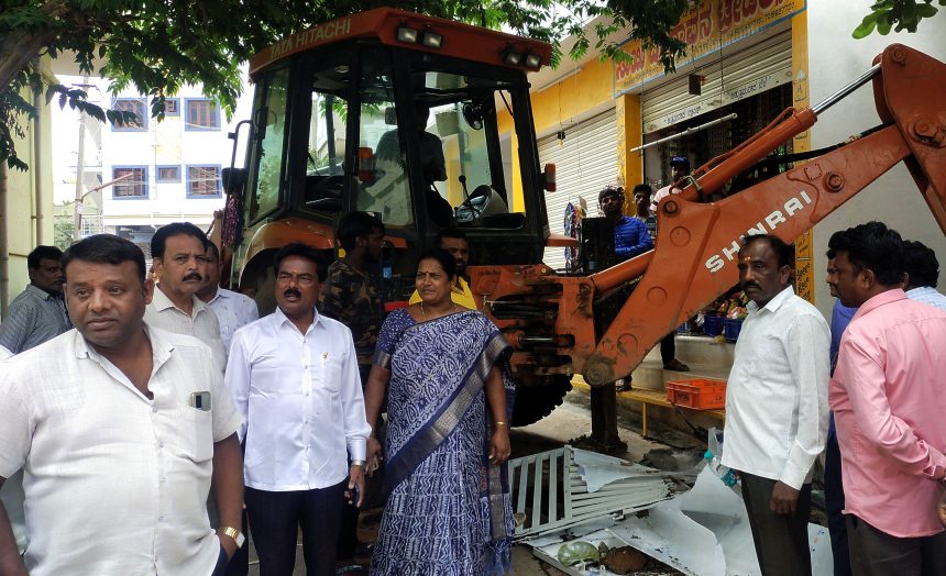 ಹೊಸಕೋಟೆಯಲ್ಲಿ ರಾಜಕಾಲುವೆ ಒತ್ತುವರಿ ತೆರವು ಕಾರ್ಯಾಚರಣೆ