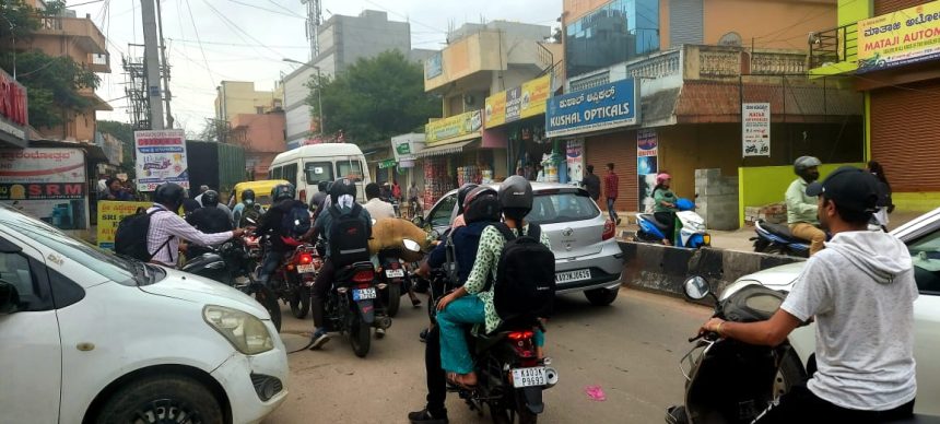 ನೆನೆಗುದಿಗೆ ಬಿದ್ದಿರುವ ಹೂಡಿ ಸಂಪರ್ಕ ರಸ್ತೆ ಅಗಲೀಕರಣ ಯೋಜನೆ