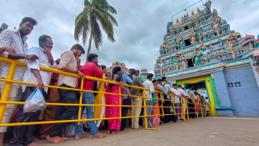 ಆಷಾಢ ಹುಣ್ಣಿಮೆ. ಹುಲಿಗಿಗೆ ಭಕ್ತ ಸಾಗರ