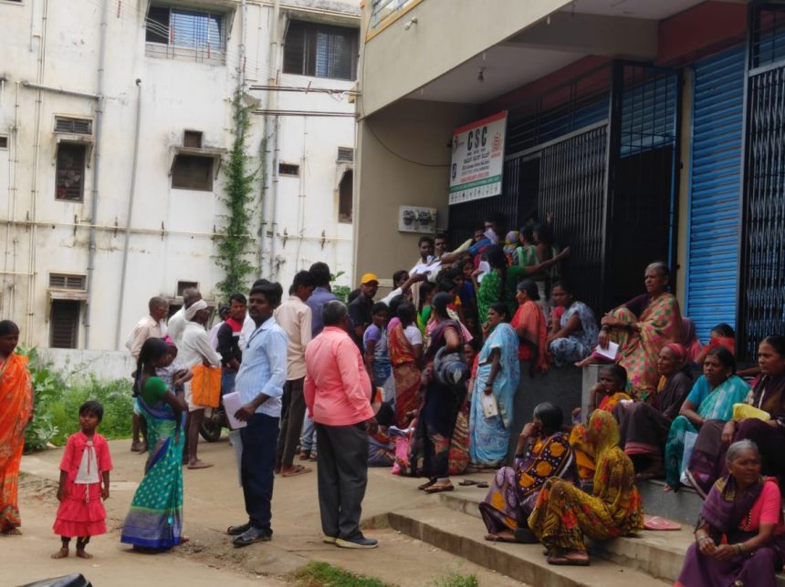 ಆಧಾರ ತಿದ್ದುಪಡಿಗೆ ಮುಗಿಬಿದ್ದ ಜನ