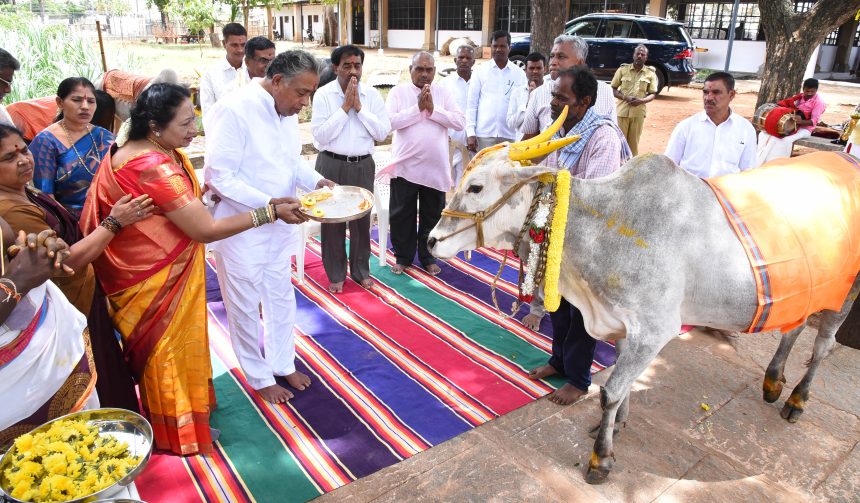 ಚಿಂತಾಮಣಿ: ಶ್ರೀ ಯೋಗಿನಾರೇಯಣ ಮಠದಲ್ಲಿ ವಿಶೇಷ ಗೋಪೂಜೆ