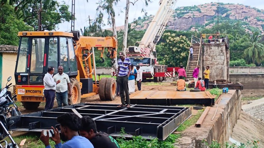 ಅಧಿಕಾರಿಗಳ ವಿಳಂಭ ನೀತಿ. ರಿಪೇರಿಯಾಗ ಎಸ್ಕೇಪ್ ಗೇಟ್ಮ ನಷ್ಟ ಅನುಭವಿಸುತ್ತಿರುವ ರೈತ