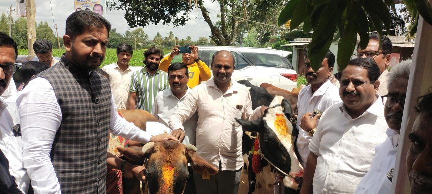 ರಾಸುಗಳಿಗೆ ಕಡ್ಡಾಯ ಕಾಲುಬಾಯಿ ಜ್ವರ ಲಸಿಕೆ ಹಾಕಿಸಿ : ಶರತ್‌ಬಚ್ಚೇಗೌಡ