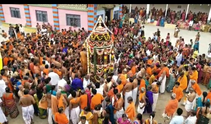 ಅದ್ದೂರಿಯಾಗಿ ನಡೆದ ರಾಯರ ತೇರು