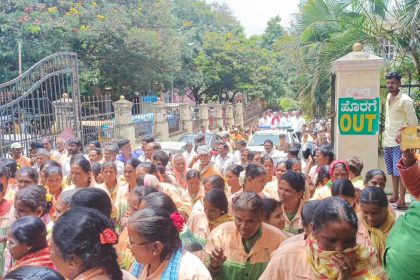 ಪೌರ ಕಾರ್ಮಿಕರಂತೆ ಚಾಲಕರು, ಸಹಾಯಕರನ್ನು ಖಾಯಂಗೊಳಿಸುವಂತೆ ಒತ್ತಾಯ