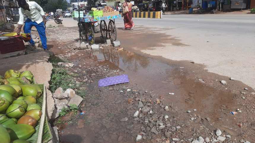 ಕುಷ್ಟಗಿಯಲ್ಲಿ ಮುಖ್ಯ ಕೊಳಾಯಿ ಒಡೆದು ಕುಡಿಯುವ ನೀರು ಪೋಲು..!