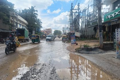 ಅವೈಜ್ಞಾನಿಕ ಕಾಮಗಾರಿ: ರಸ್ತೆಯಲ್ಲೇ ನಿಂತ ನೀರು