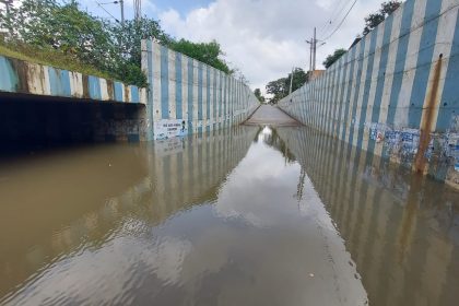 ವಾಹನ ಬಿಟ್ಟು ಪ್ರಾಣ ಉಳಿಸಿಕೊಂಡ ಸವಾರರು