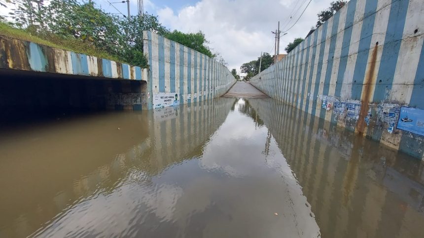 ವಾಹನ ಬಿಟ್ಟು ಪ್ರಾಣ ಉಳಿಸಿಕೊಂಡ ಸವಾರರು