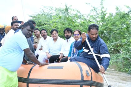 ಕಾಳಜಿ ಕೇಂದ್ರ ಪ್ರಾಾರಂಭಿಸಲು ಅಧಿಕಾರಿಗಳಿಗೆ ಸೂಚನೆ  ಪ್ರವಾಹ ಪೀಡಿತ ಗ್ರಾಾಮಗಳಿಗೆ ಡಾ.ಅಜಯ್ ಸಿಂಗ್ ಭೇಟಿ, ಪರಿಶೀಲನೆ