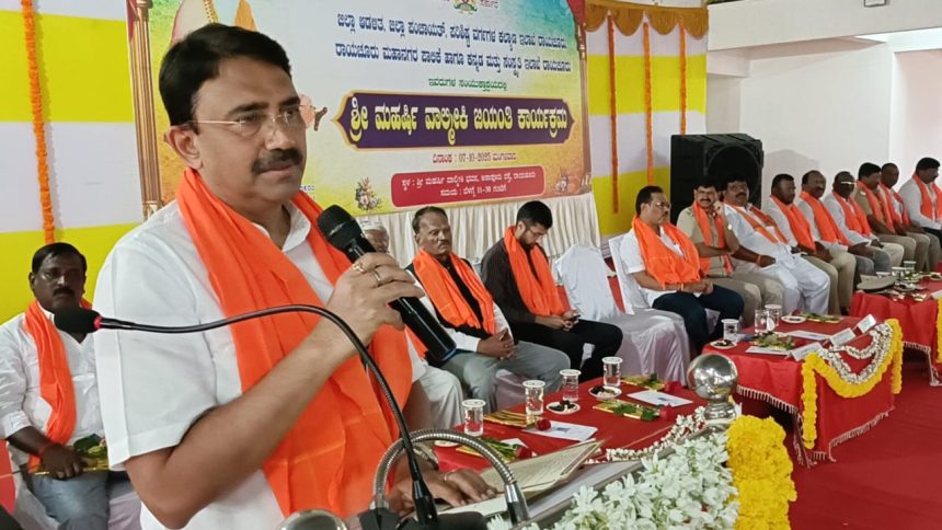 ಜಿಲ್ಲಾಡಳಿತದಿಂದ ಶ್ರೀ ಮಹರ್ಷಿ ವಾಲ್ಮೀಕಿ ಜಯಂತ್ಯುತ್ಸವ ವಾಲ್ಮೀಕಿ ಮಹರ್ಷಿಗಳ ತತ್ವ  ಪಾಲಿಸಿದರೆ ಬದುಕು ಹಸನ-ಜಿ.ಕುಮಾರನಾಯಕ
