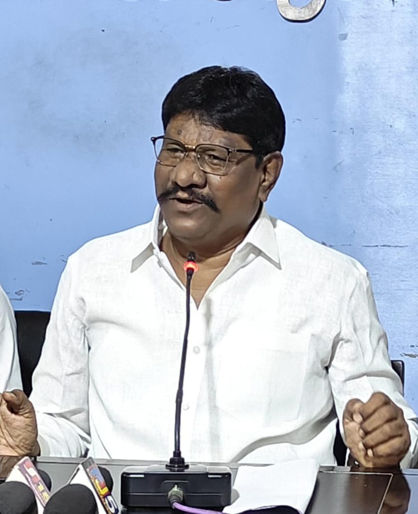 ಸಚಿವರ ಬಣ ರಾಜಕೀಯದಿಂದ ಅಭಿವೃದ್ದಿಗೆ ಗ್ರಹಣ 40 ಕೋಟಿ ವೆಚ್ಚದ ಆರ್‌ಡಿಎ ಕಾಮಗಾರಿ ವಾರದಲ್ಲಿ ಆರಂಭಿಸದಿದ್ದರೆ ಹೋರಾಟ-ವಿರೂಪಾಕ್ಷಿಿ
