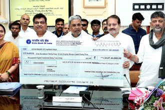 ಕೆಎಸ್‌ಡಿಎಲ್‌ನಿಂದ ಸರ್ಕಾರಕ್ಕೆೆ 135 ಕೋಟಿ ಡಿವಿಡೆಂಡ್ ಚೆಕ್ ಹಸ್ತಾಾಂತ