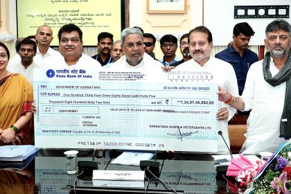 ಕೆಎಸ್‌ಡಿಎಲ್‌ನಿಂದ ಸರ್ಕಾರಕ್ಕೆೆ 135 ಕೋಟಿ ಡಿವಿಡೆಂಡ್ ಚೆಕ್ ಹಸ್ತಾಾಂತ