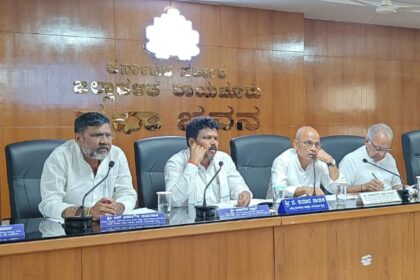 ಅತಿವೃಷ್ಠಿಿ , ಪ್ರವಾಹ ಪರಿಸ್ಥಿಿತಿ ಪರಿಶೀಲನಾ ಸಭೆ ನಡೆಸಿದ ಜಿಲ್ಲಾಾ ಸಚಿವ ಡಾ.ಶರಣಪ್ರಕಾಶ ಪಾಟೀಲ್ ಶೀಘ್ರವೇ ಜಂಟಿ ಸಮೀಕ್ಷೆೆಗೆ ಸೂಚನೆ