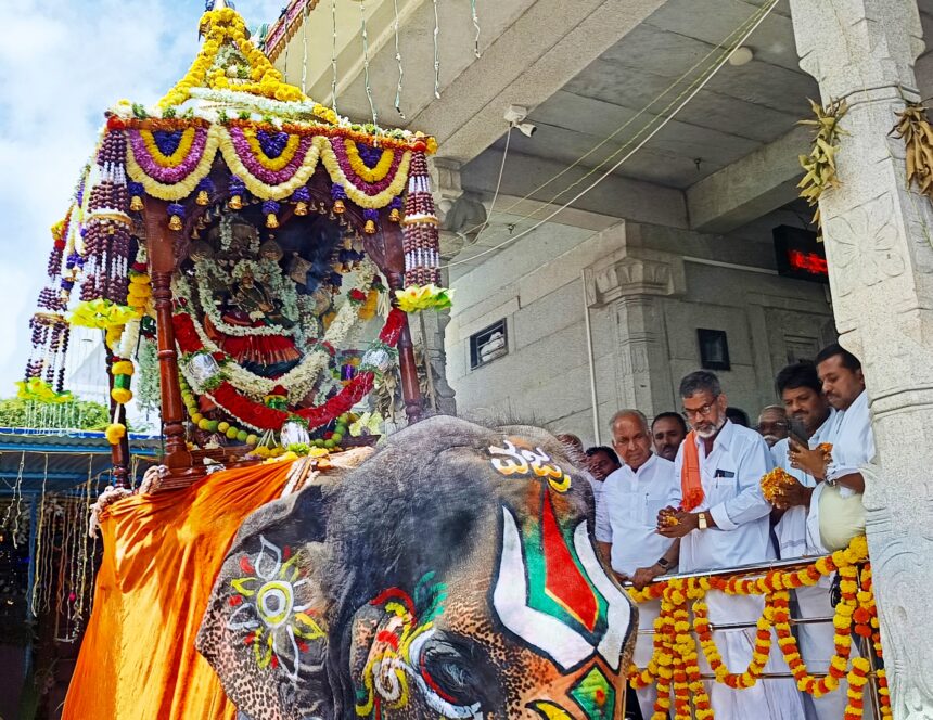ಹೀರಾ ಸಿದ್ದರಾಮೇಶ್ವರ ಮಠ ಜಂಬೂ ಸವಾರಿಗೆ ಪೂಜೆ ಪ್ರಸಾದ ನಿಲಯಕ್ಕೆೆ 25ಲಕ್ಷ ರೂ- ಸಚಿವ ಭೋಸರಾಜು ಘೋಷಣೆ ಹೀರಾ ಸಿದ್ದರಾಮೇಶ್ವರ ಮಠ ಜಂಬೂ ಸವಾರಿಗೆ ಪೂಜೆ ಪ್ರಸಾದ ನಿಲಯಕ್ಕೆೆ 25ಲಕ್ಷ ರೂ- ಸಚಿವ ಭೋಸರಾಜು ಘೋಷಣೆ