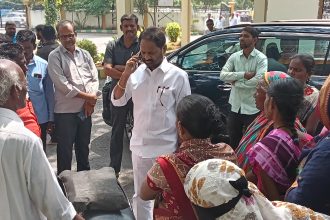 * ಎಂಎಲ್‌ಸಿ ವಸಂತಕುಮಾರ ಭೇಟಿಯಾದ ಕುರ್ಡಿ ರೈತರು ಸರ್ಕಾರಿ ಜಮೀನು ಉಳುವವರ ಒಕ್ಕಲೆಬ್ಬಿಿಸದಂತೆ ಒತ್ತಾಾಯ