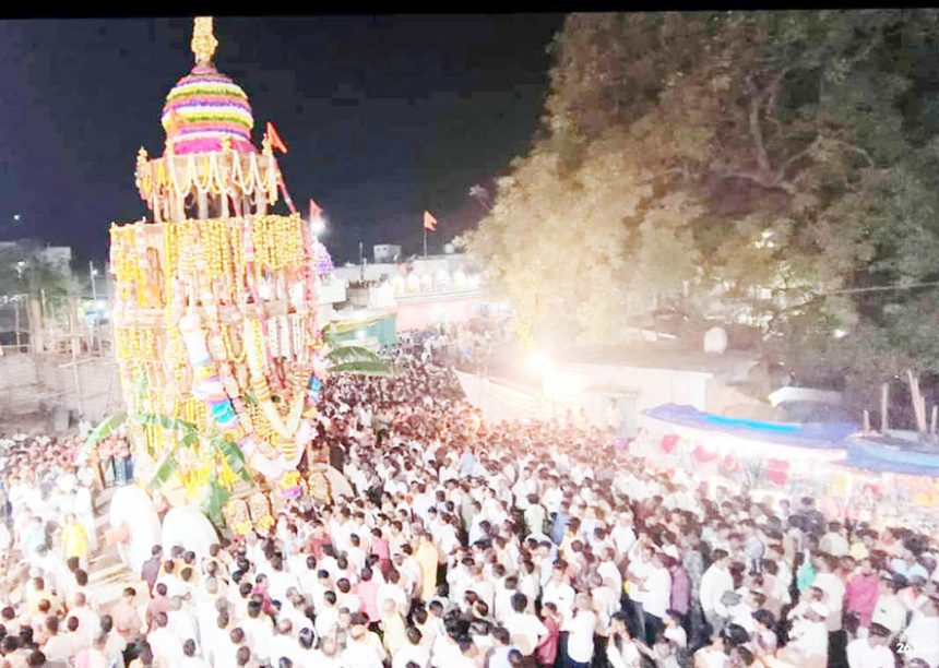 ಅದ್ಧೂರಿಯಾಗಿ ಜರುಗಿದ ಸೂಗೂರೇಶ್ವರ ಮಹಾ ರಥೋತ್ಸವ