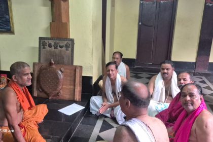 ಪೇಜಾವರಶ್ರೀಗಳ ಭೇಟಿಯಾದ ಏಮ್‌ಸ್‌ ಹೋರಾಟಗಾರರ ನಿಯೋಗ  ರಾಯಚೂರಿಗೆ ಏಮ್‌ಸ್‌‌ಗಾಗಿ ಪ್ರಧಾನಿಗೆ ಪತ್ರ ನೀಡುವ ಭರವಸೆ