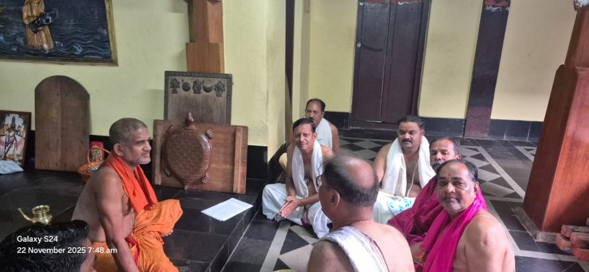 ಪೇಜಾವರಶ್ರೀಗಳ ಭೇಟಿಯಾದ ಏಮ್‌ಸ್‌ ಹೋರಾಟಗಾರರ ನಿಯೋಗ  ರಾಯಚೂರಿಗೆ ಏಮ್‌ಸ್‌‌ಗಾಗಿ ಪ್ರಧಾನಿಗೆ ಪತ್ರ ನೀಡುವ ಭರವಸೆ