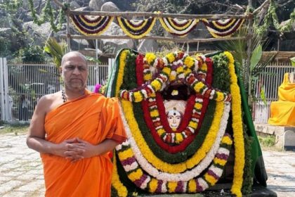 ಆನೆಗುಂದಿ ನವವೃಂದಾವನ  ನಗಡ್ಡೆೆಯಲ್ಲಿ ನೂರಾರು ಭಕ್ತರ ಮಧ್ಯೆೆ  ಮಂತ್ರಾಾಲಯ ಮಠದಿಂದ ಶ್ರೀ ಪದ್ಮನಾಭತೀರ್ಥರ ಪೂರ್ವಾರಾಧನೆ